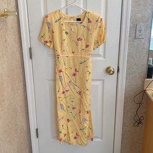 Sweet yellow flower mid-calf dress.   Size 6P.  Back bow tie.  Lightweight